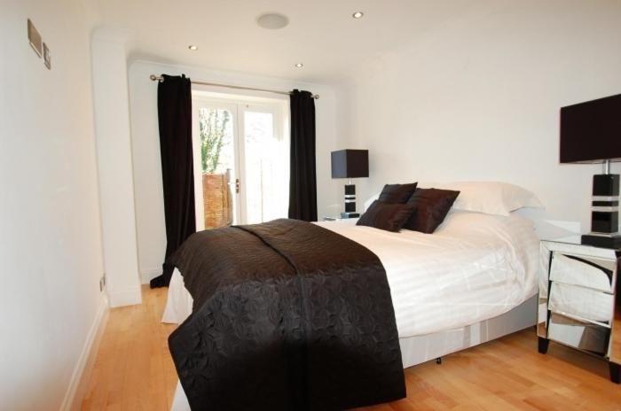 Parks Serviced Apartments Hertford Room photo